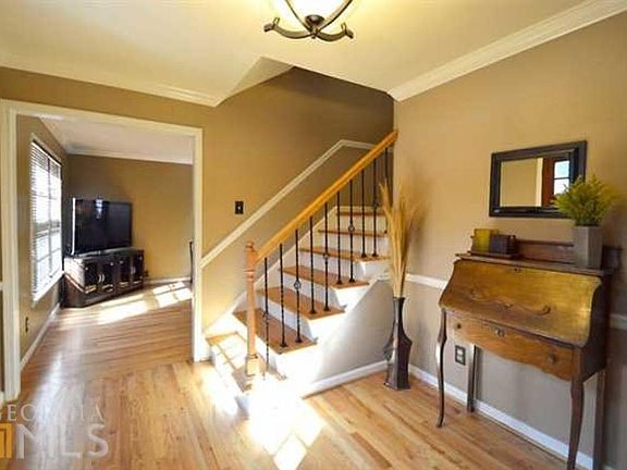 3rd image of 2892 Guinevere Dr