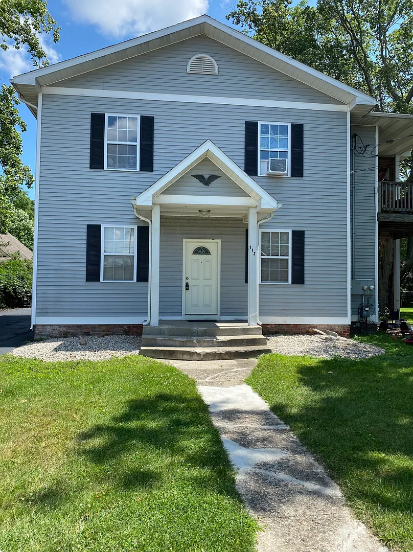 112 Hazelton Apartments — Photo 1