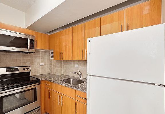 5th image of 130 Water St APT 3G