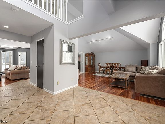 4th image of 16951 Walnut Creek Dr