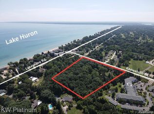 2768 Keewahdin Rd, Fort Gratiot, MI 48059