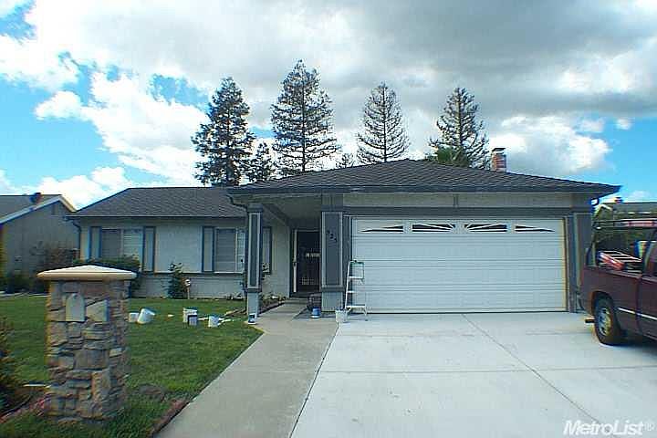 1st image of 925 Amaretto Dr