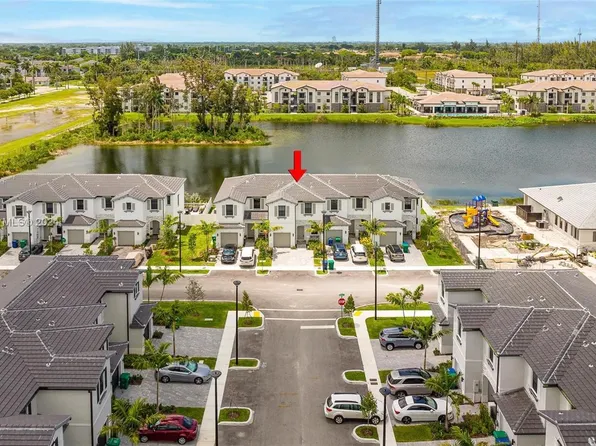 523 NW 203rd St, Miami, FL 33169