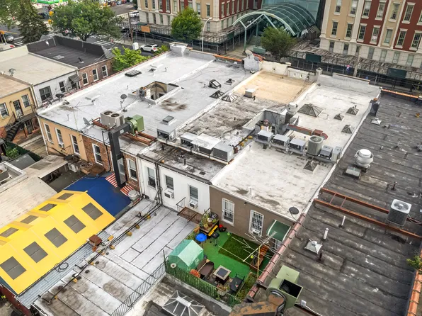 45-05 Ditmars Boulevard image 5 of 18