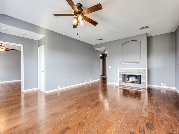 3rd image of 3813 Sonoma Dr