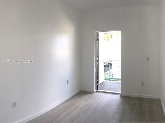 2nd image of 820 15th St APT 204