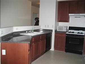 5th image of 10245 S Maryld Pkwy Unit 2199