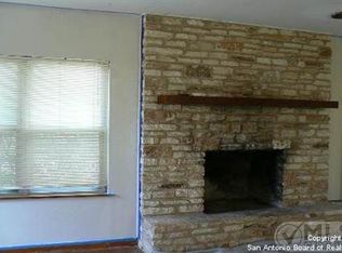 303 S 6th St, Stockdale, TX 78160