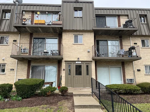 573 Fairway View Dr APT 2A, Wheeling, IL 60090