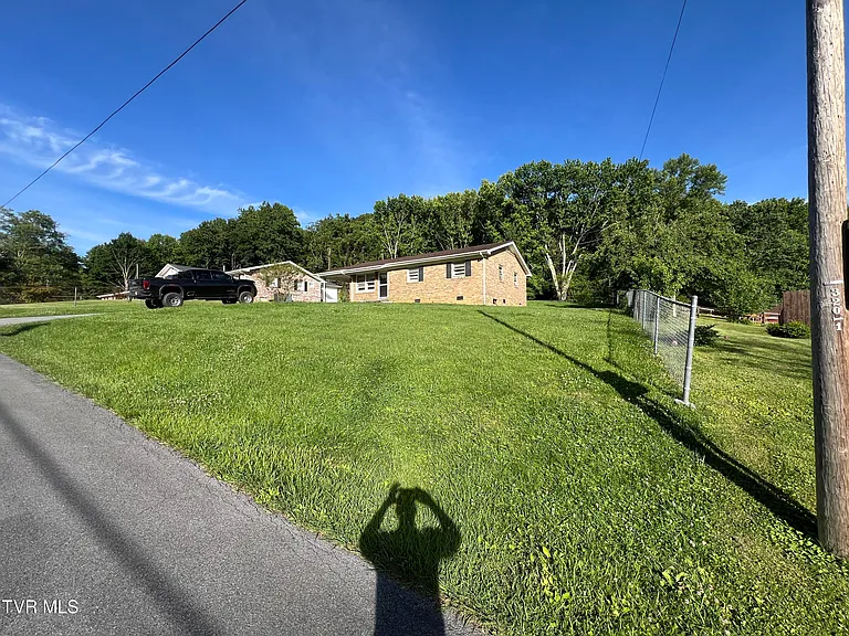 216 Spurgeon Rd — Photo 3