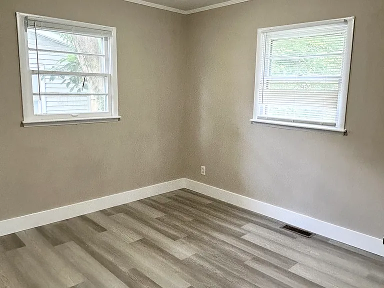 312 Warren Way — Photo 4