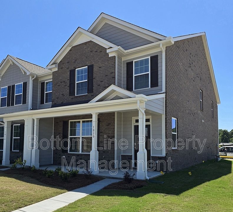 1st image of 1010 Whistling Pl