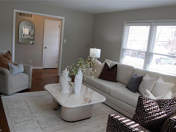 5th image of 807 Plummer Dr