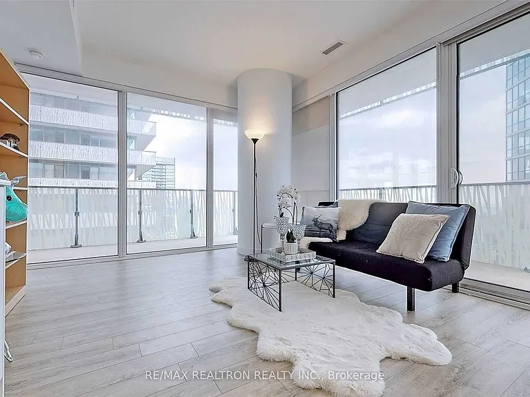 42 Charles St E #3902 — Photo 3