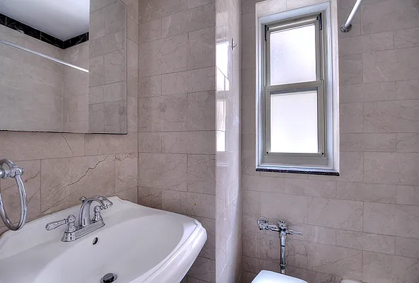 Rented by Urbane Brokerage | media 12