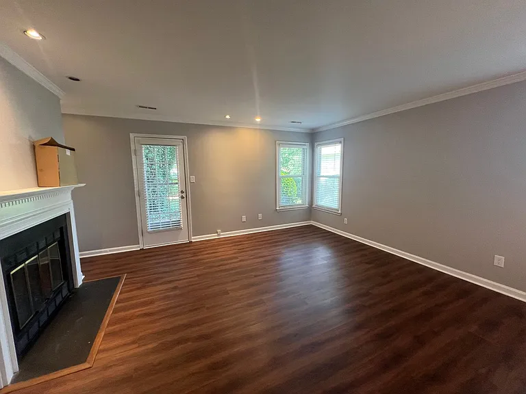 4460 Roller Ct — Photo 8