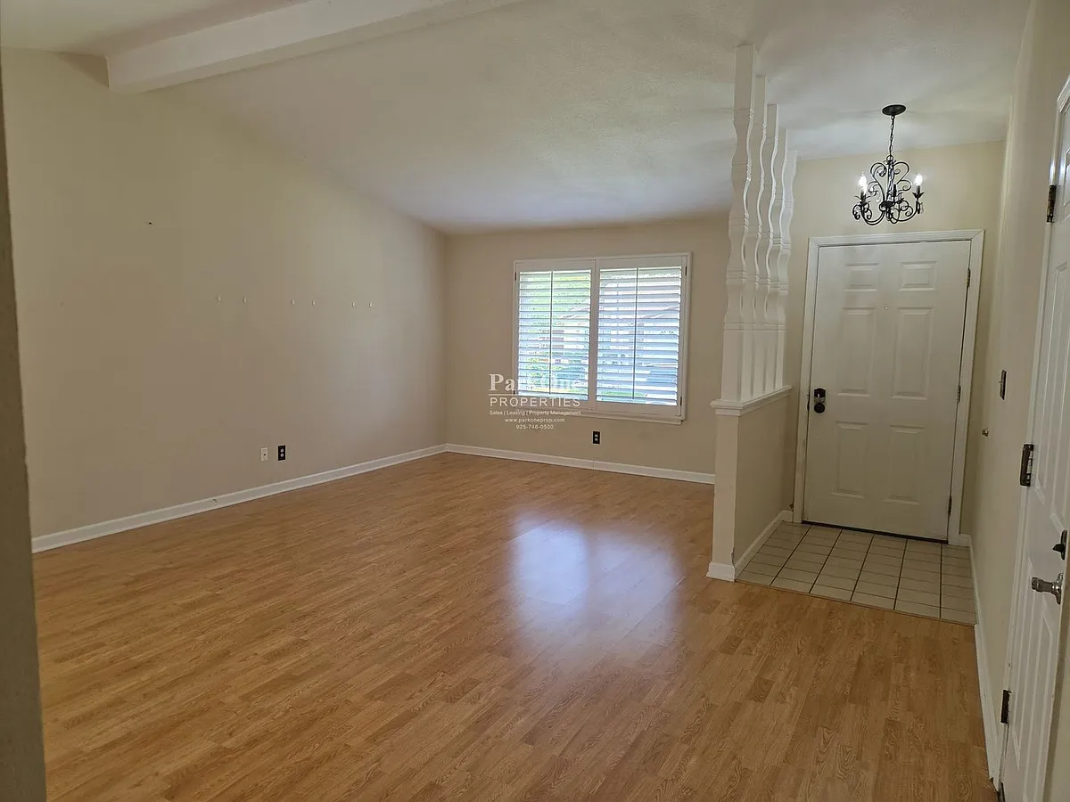 Building Photo - 804 Barnwood Dr
