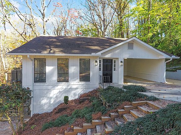 2nd image of 2162 Pine Tree Cir
