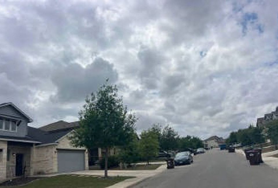 Exterior Neighborhood (street photo)