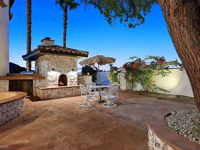 8 Rue Mediterra Dr — Photo 86