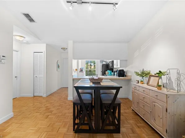 1933 Courtyard WAY #D202, NAPLES, FL 34112