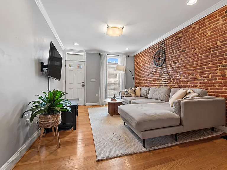 8 E Randall St — Photo 4