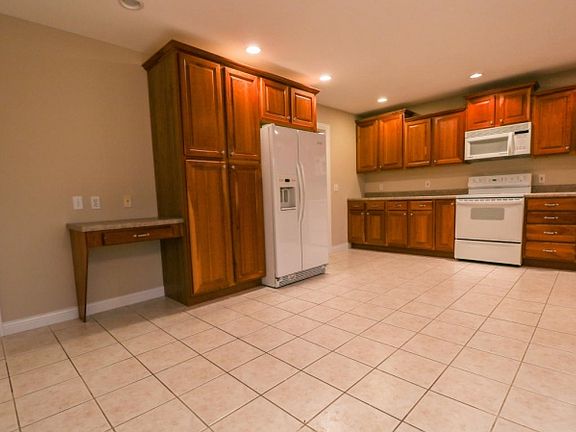 4th image of 4806 Newcastle Dr