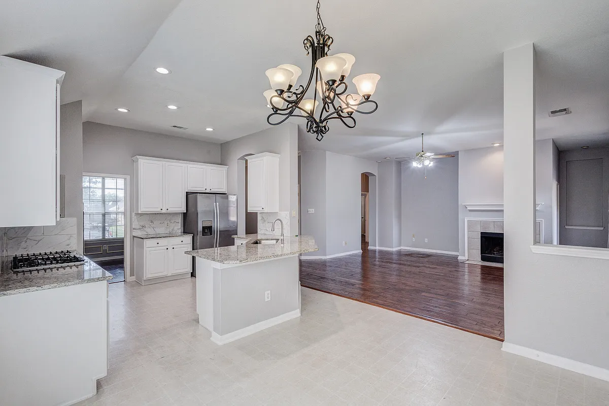 Building Photo - 7616 Belcrest Dr