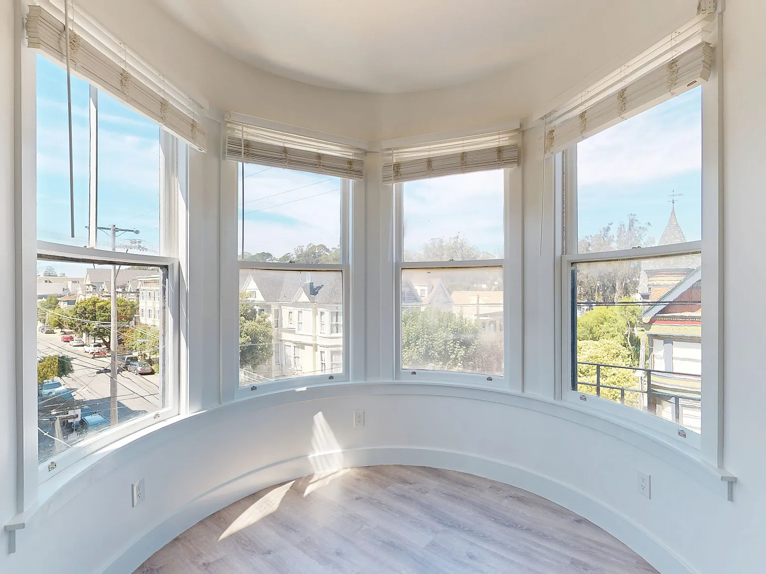 Top Floor 2br Near Haight-Ashbury & Golden Gate Park | In-Unit Laundry | Pet Friendly — Photo 1