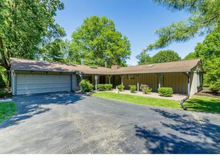 8 Chesterton Ln, Chesterfield, MO 63017