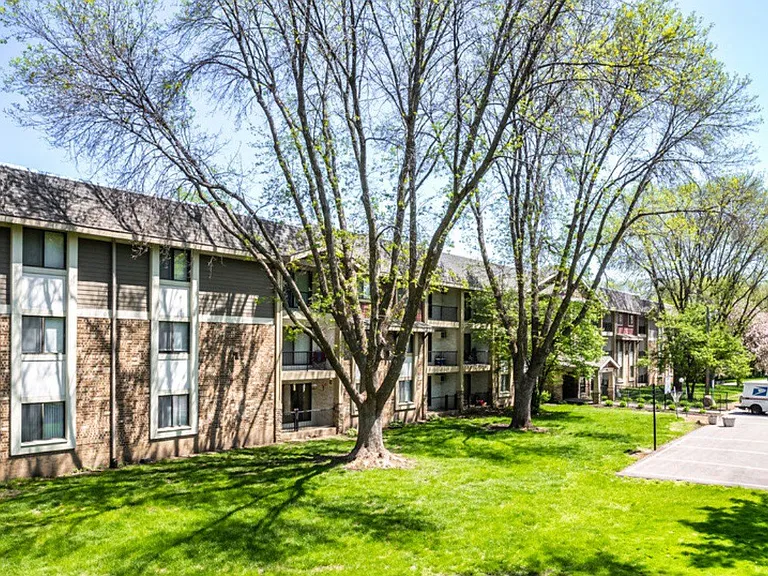 Silver Bell Apartments — Photo 38