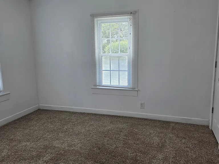 208 Archer St — Photo 16