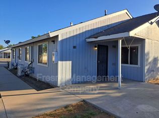 1452 S College Ave APT 118, Dinuba, CA 93618