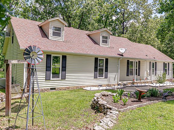 3rd image of 112 Elaine Dr