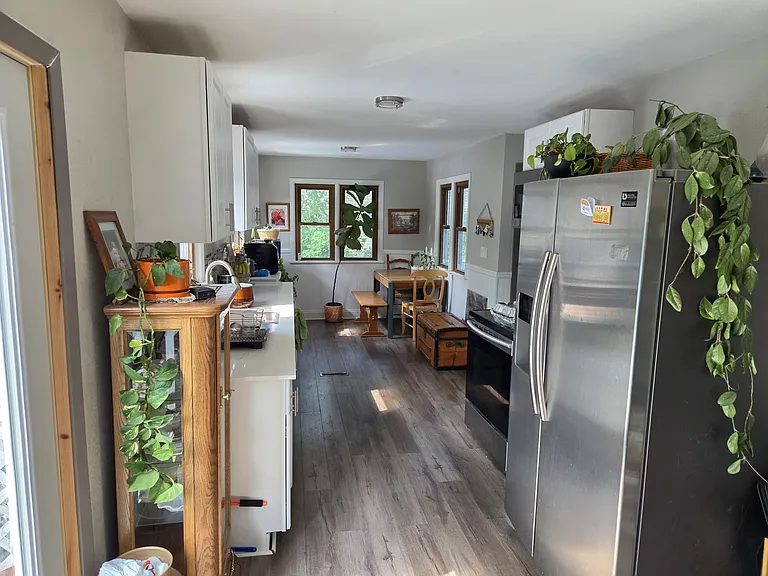 2359 Victoria St N — Photo 4