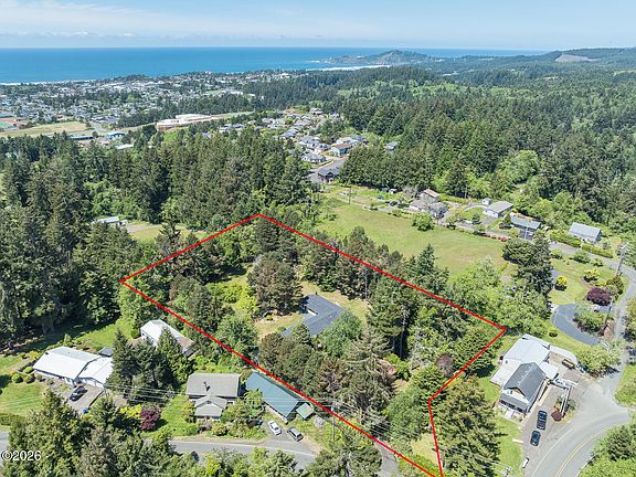 5th image of 1375 NE Yaquina Heights Dr