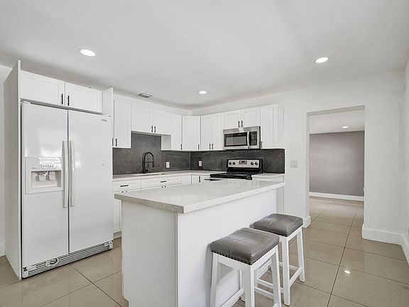 5th image of 8224 NW 1st Pl