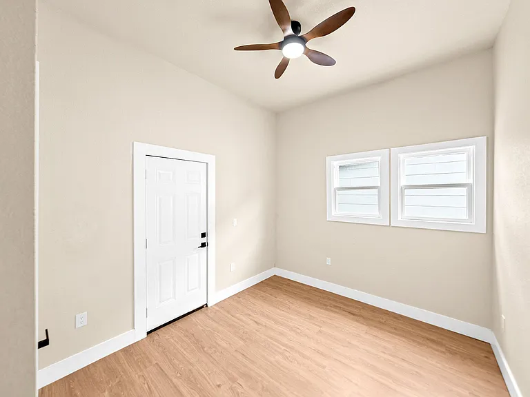 1122 N Pine St — Photo 20