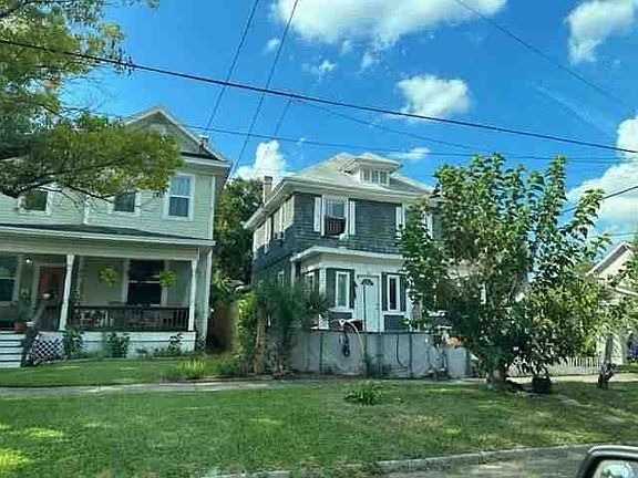 3rd image of 47 E 18th St