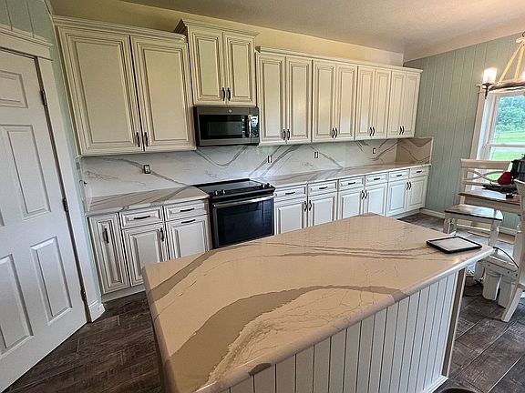 2nd image of 595 Brookeshire Dr
