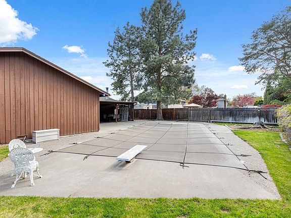 3rd image of 1924 Cypress Pl