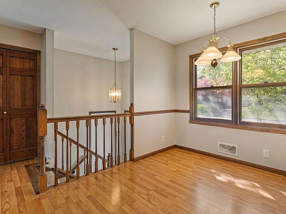 3rd image of 1559 McCarthy Rd
