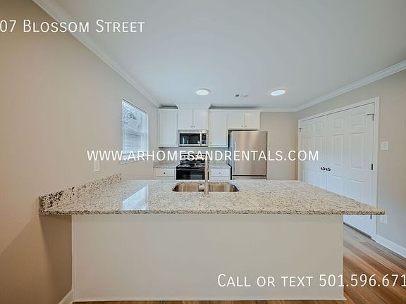 4th image of 707 Blossom St