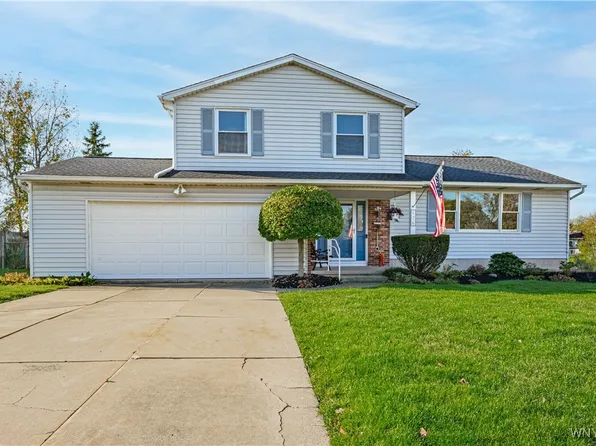 178 Continental Dr, Lockport, NY 14094