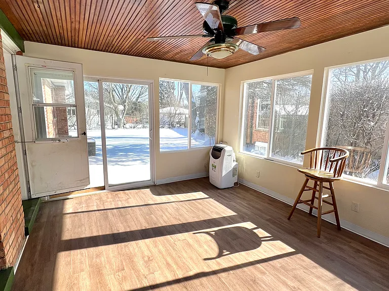 1725 Happ Rd — Photo 11