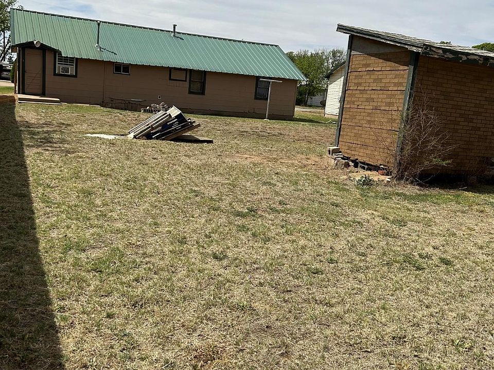 310 W 1st St, Hale Center, TX 79041 Zillow