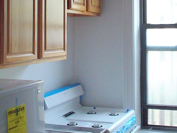 4th image of 537 Ovington Ave APT D4