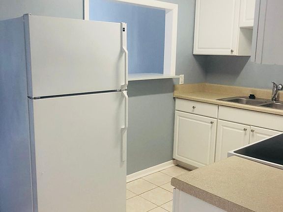 2nd image of 2512 W Stroud Ave APT 221