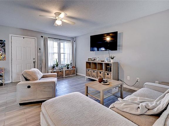 2nd image of 4 Inlandview Dr #A