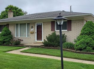 9163 Knolson St, Livonia, MI 48150